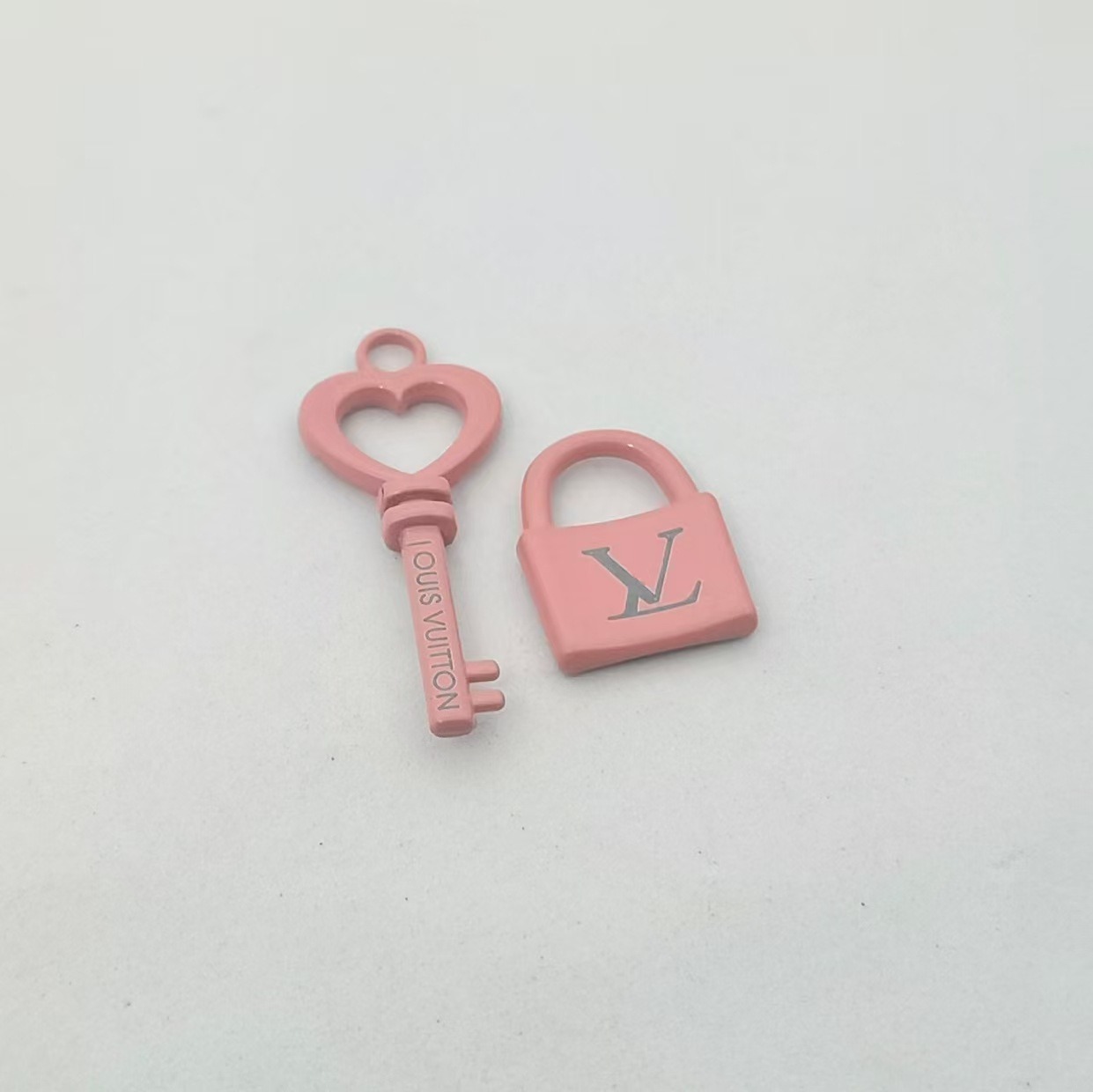 Key and lock set of shrimp powder