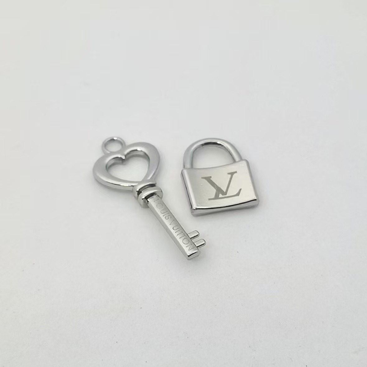 Set of keys and locks in silver