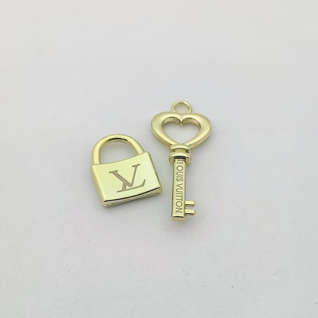 LV Key lock buckle laser classic versatile pendant pendant chain pendant hair ring accessories 32*13MM17*13
