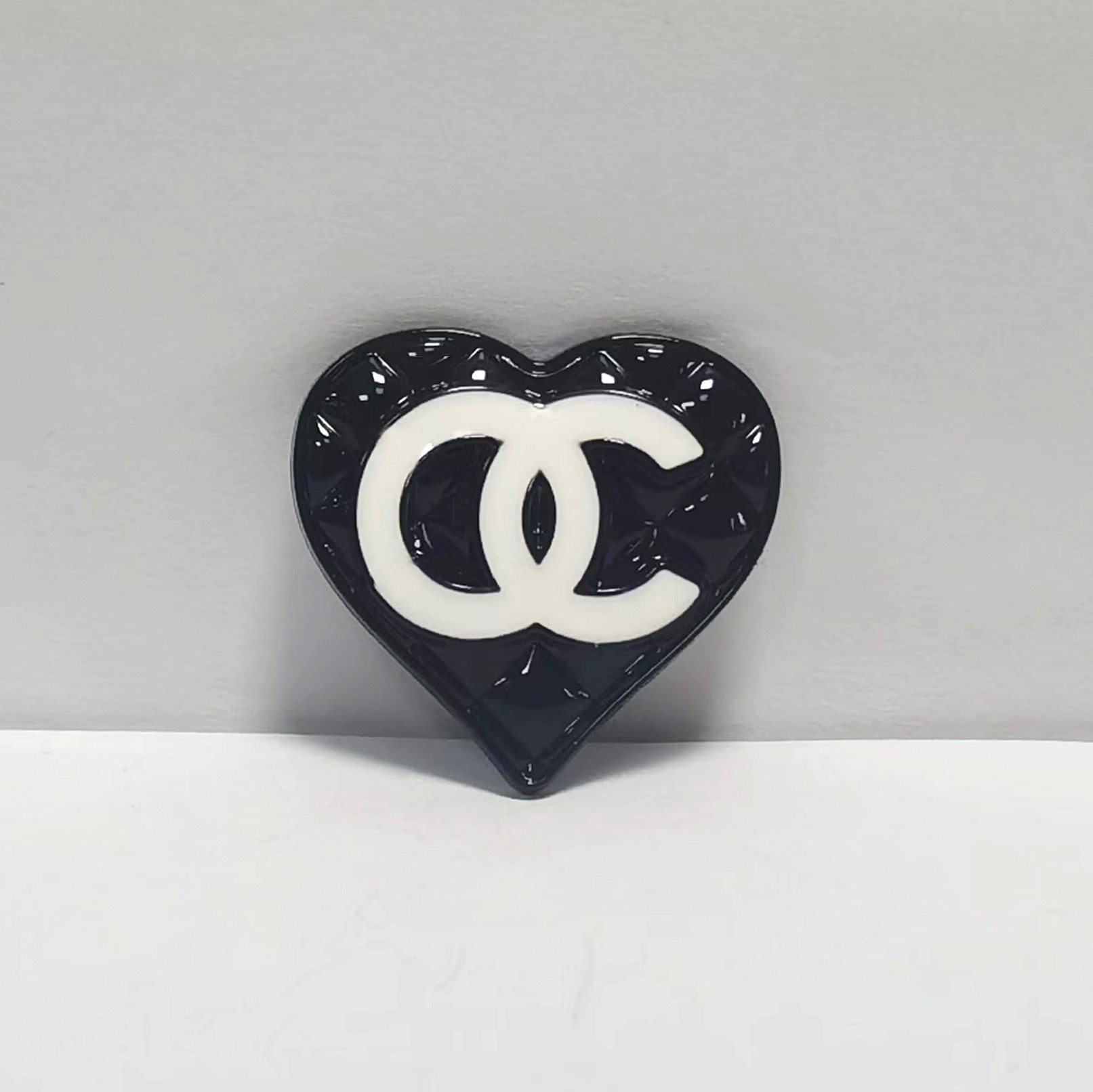 CHANEL Love rhombus high-end metal drop oil contrasting color clothing hair accessories hairpin grabber mobile phone case accessories 26*24MM