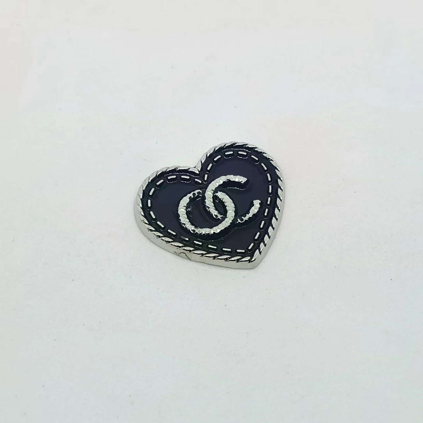 CHANEL Love heart metal dripping oil clothing hair accessories hairpin gripper accessories 27*24MM