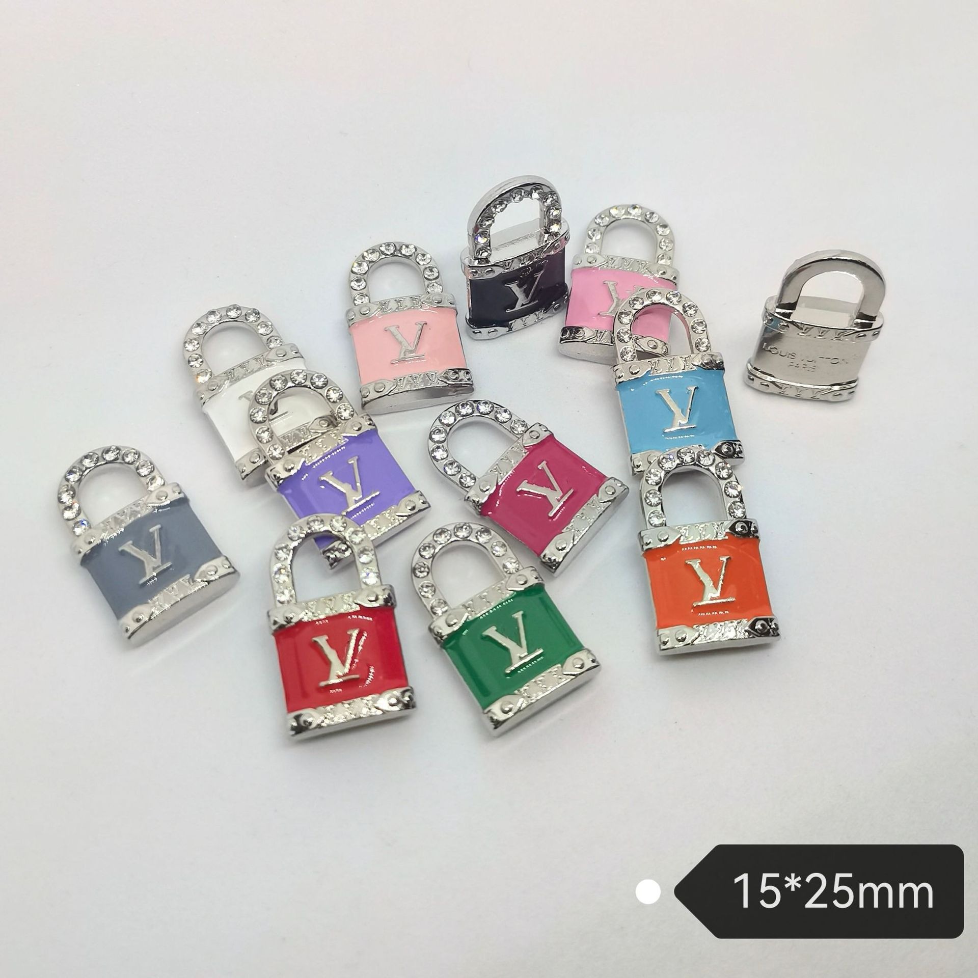 LV Lock Buckle Drip Diamond Pendant Pendant Chain Pendant Hair Tie Accessories 15*25MM