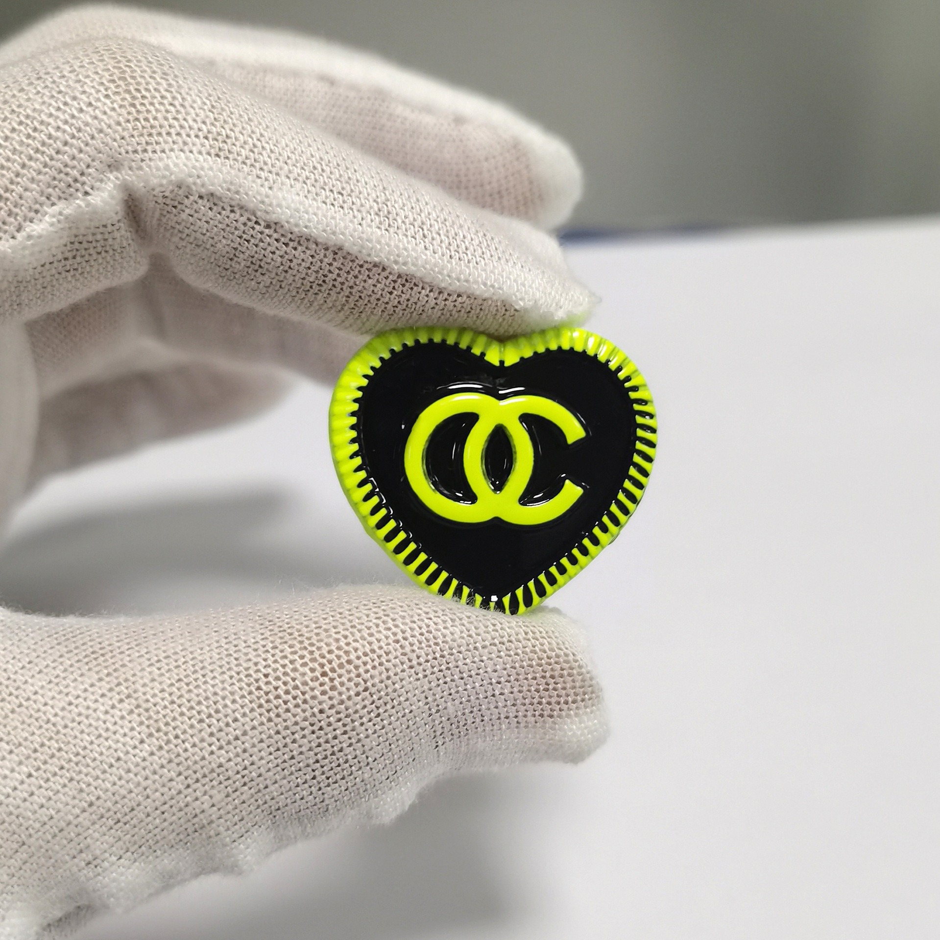 6 * 500 * 595 Transparent glass black background R772 matching single mesh panel+Fluorescent Green Edge