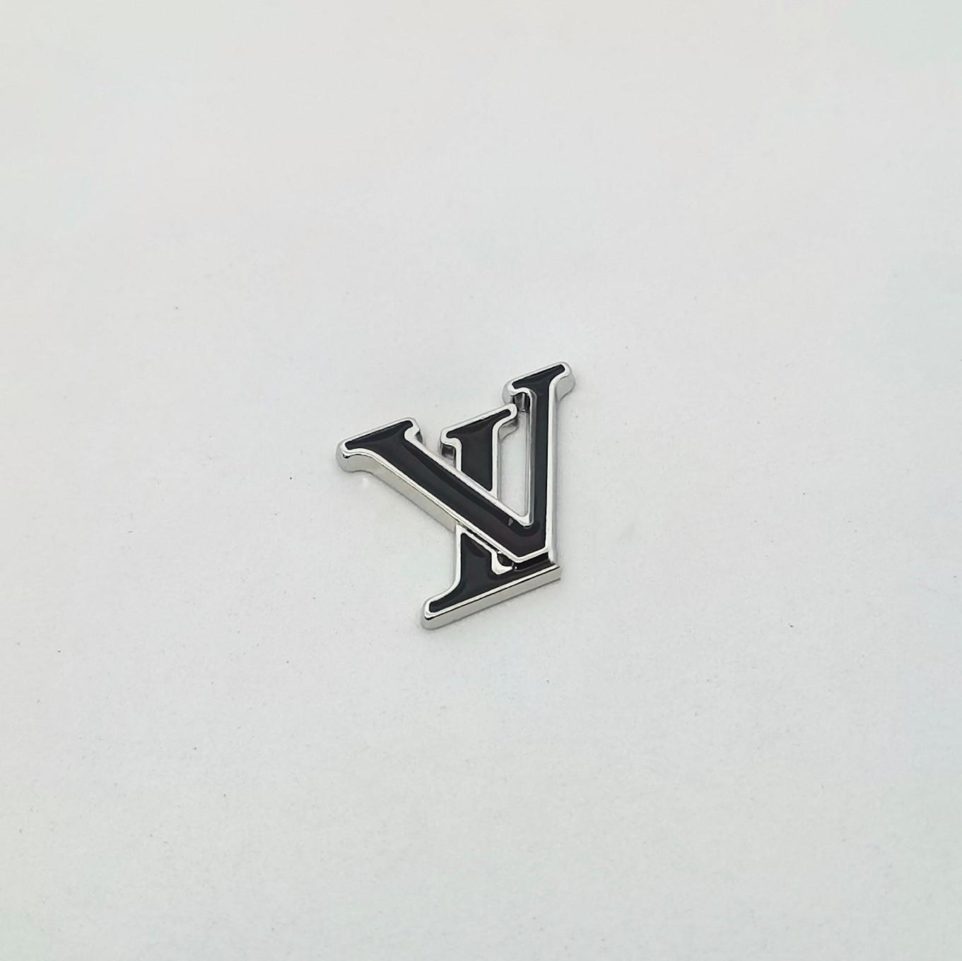 lv New high-end metal drip simple letter hair decoration mobile phone case patch clothing 20*22M