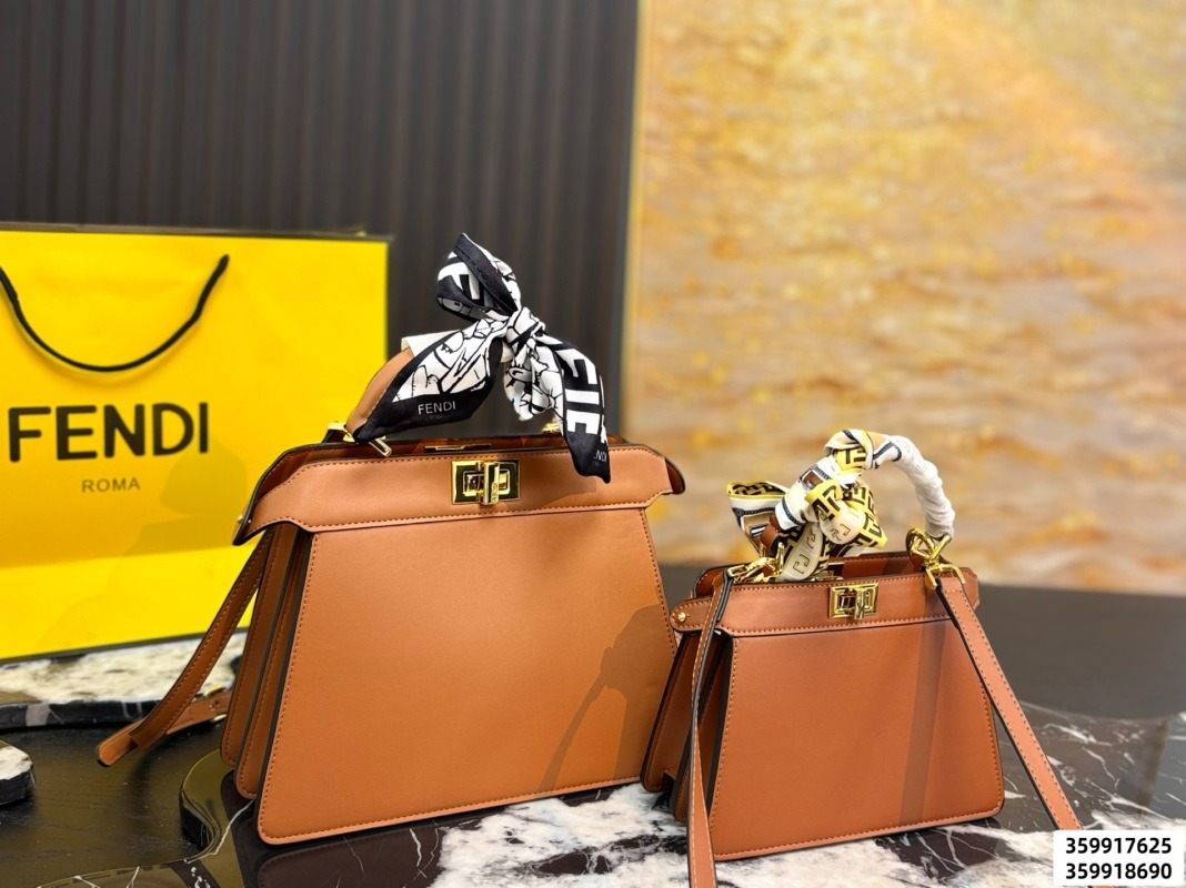 Fendi Fendi Peekaboo Woven handbag