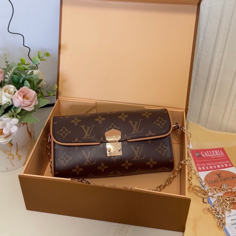 01589#lv Pochette Camille