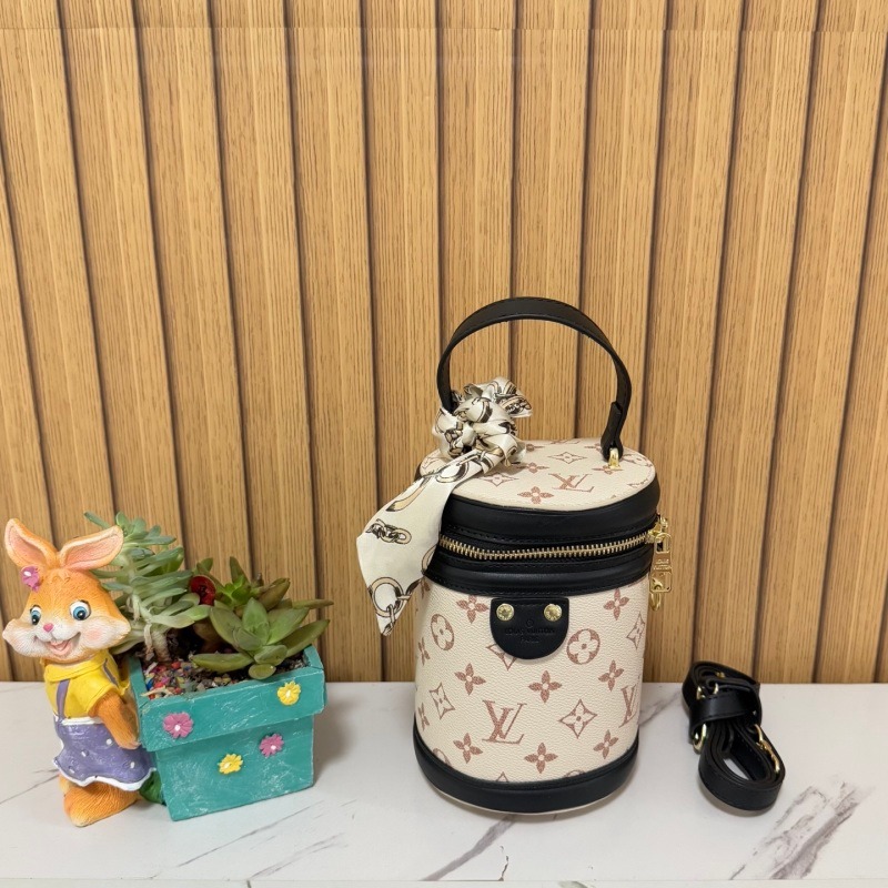 8805#lV Cylinder Bucket Bag