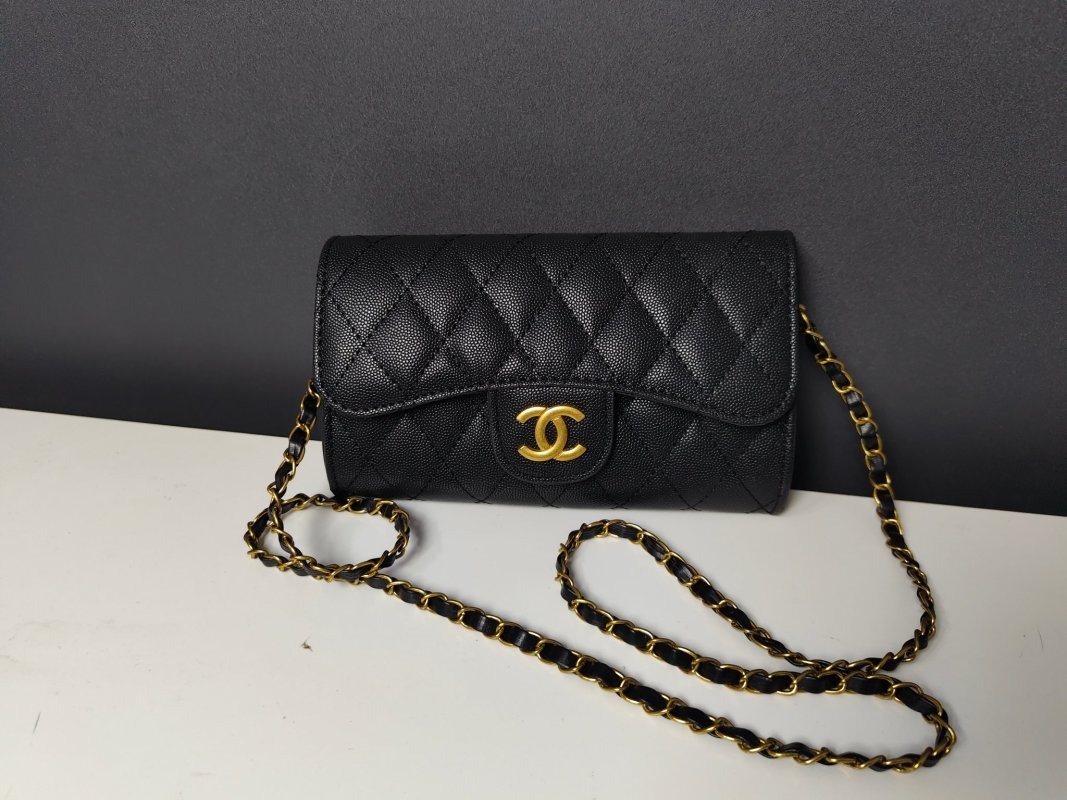 CHANEL Wallet On Chain 