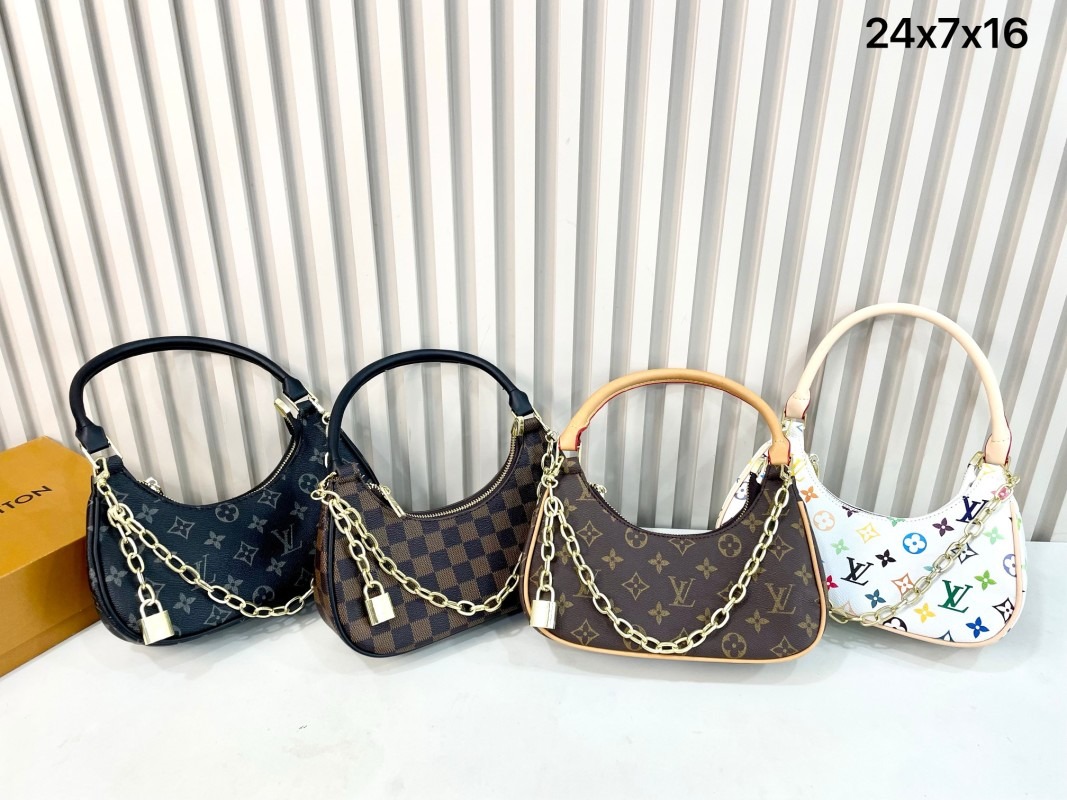 829 Louis Vuitton Loop Hobo