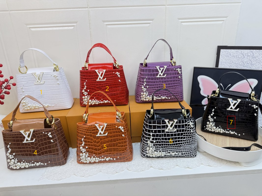 LV Louis Vuitton Capucines East-West Mini