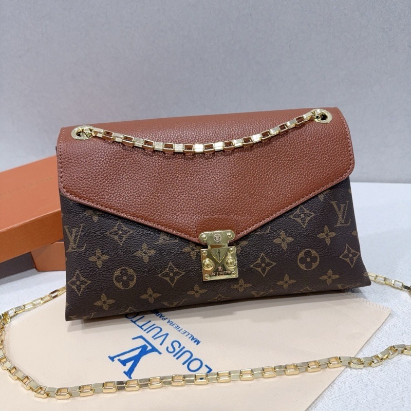 8835#LV Color‑block Envelope Chain Shoulder Bag