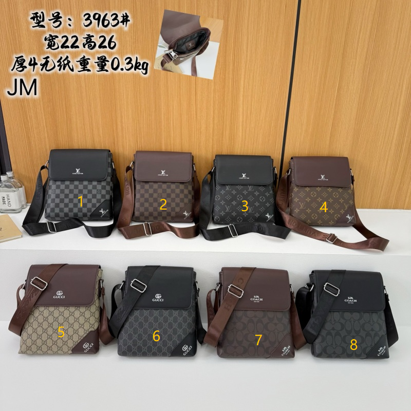 Gucci Classic clamshell messenger bag.