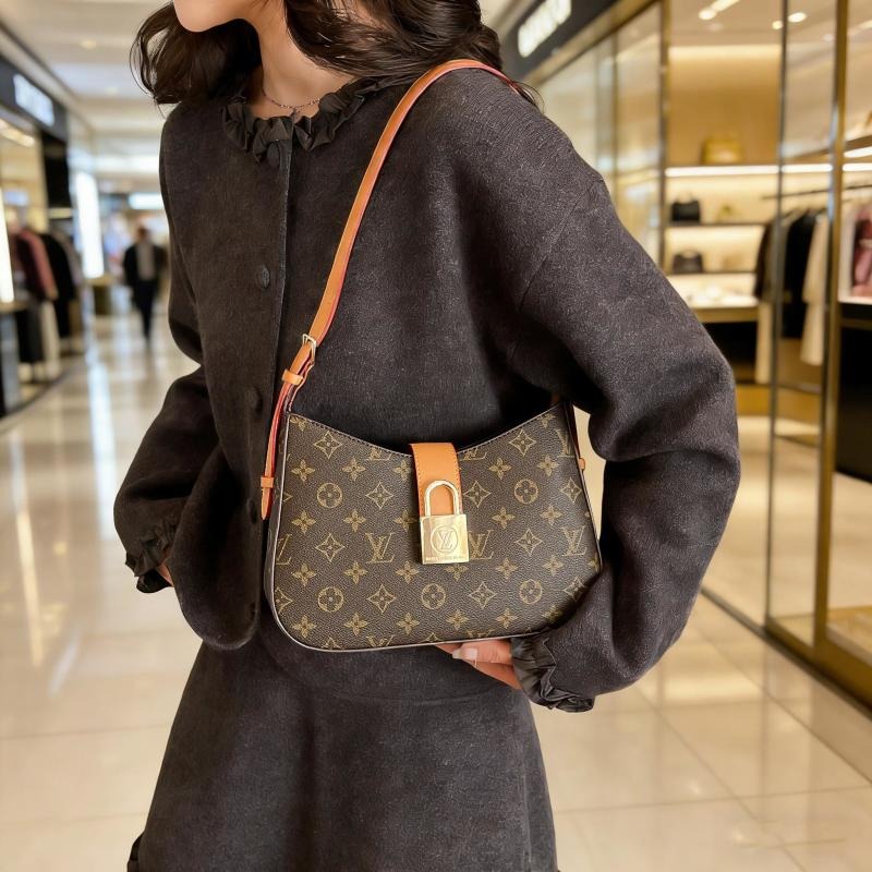 ML＃6011LV Padlock Hobo Shoulder Bag