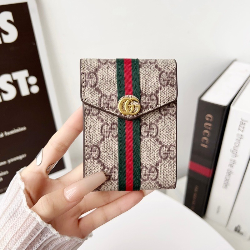 Multi-slot vertical card holder for accordion