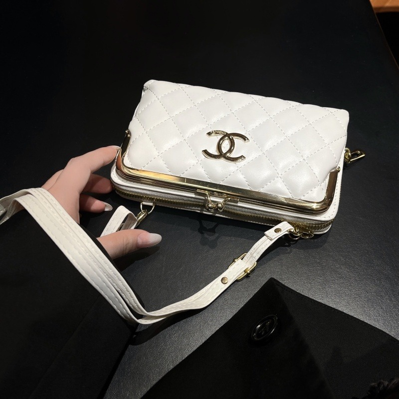 CHANEL Universal bag with horizontal buckle