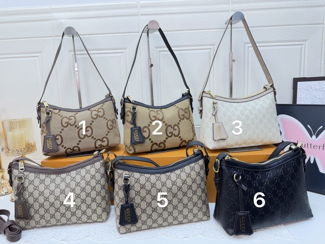 8949#GG Emblem Medium Shoulder Bag