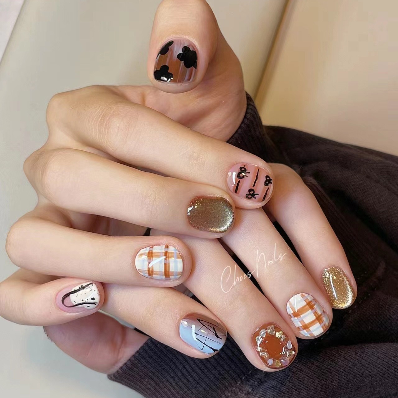 Wear pure handmade nail artifacts fake nail patches autumn and winter new caramel coffee color hand drawn plaid manicure
