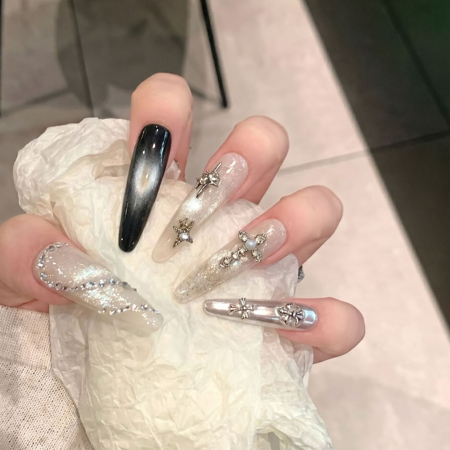 Dariuson【Dreaming around】Diablo Wearing Armor Pure Handmade Croix Heart Nail Pattern Cat Eye Shredded Diamond Armor Piece Removable