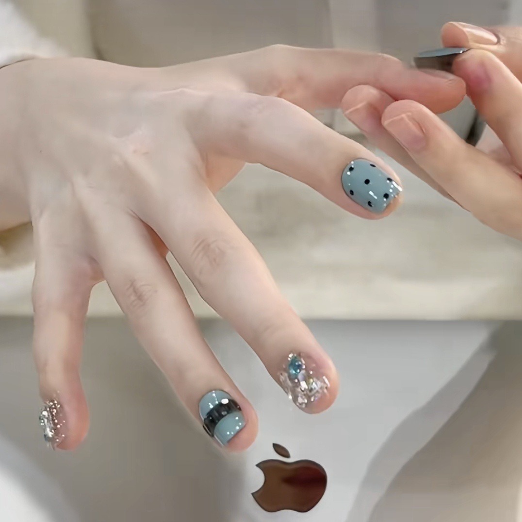 【Tiffany Blue】Fall Winter Gentle Blue Wear Nail Pad Short Burst White Nail Fake Nail