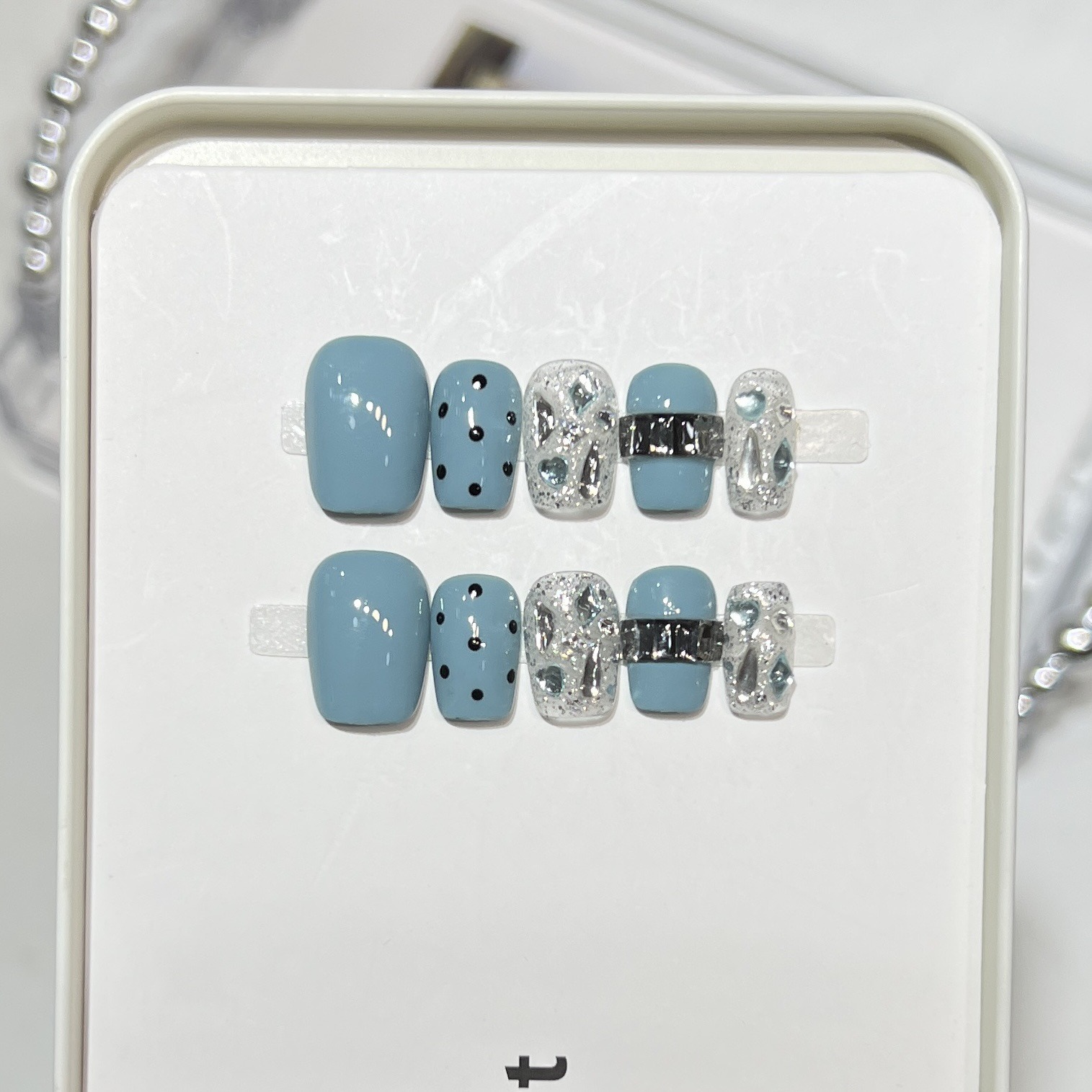 【Tiffany Blue】Fall Winter Gentle Blue Wear Nail Pad Short Burst White Nail Fake Nail