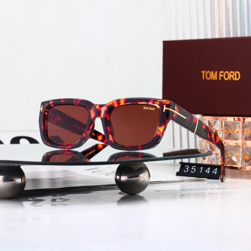 35144 P20232525 Tom Ford Tortoiseshell Square Sunglasses