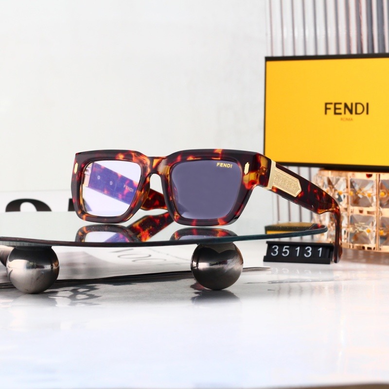 35131 P25232528 Fendi Tortoiseshell Thick‑Frame Square Sunglasses