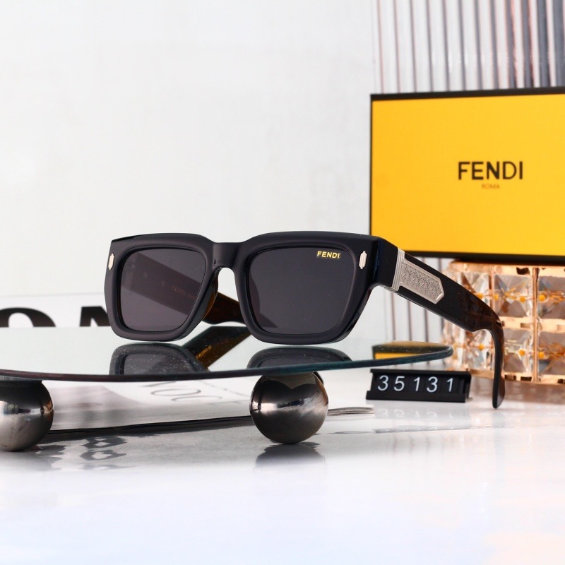 35131 P25232528 Fendi Black Thick‑Frame Square Sunglasses