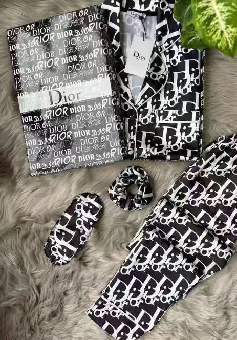 01112# long pajamas set