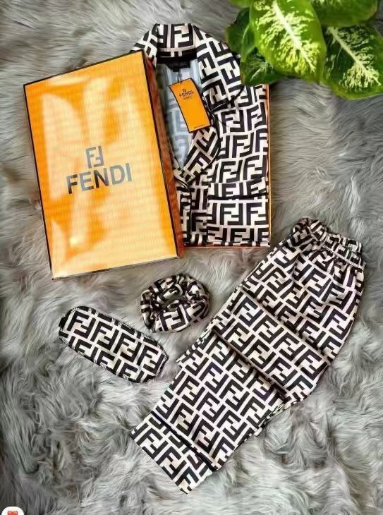 01112# long pajamas set