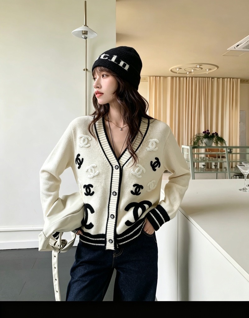 Chanel Contrasting Towel Embroidered Knit Cardigan