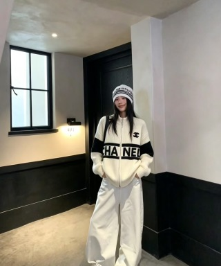Chanel small shine jacquard letter zip cardigan sweater Stylish and trendy