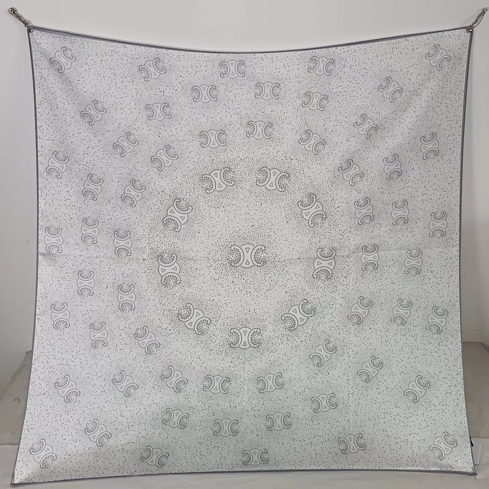 Single-sided square silk scarf