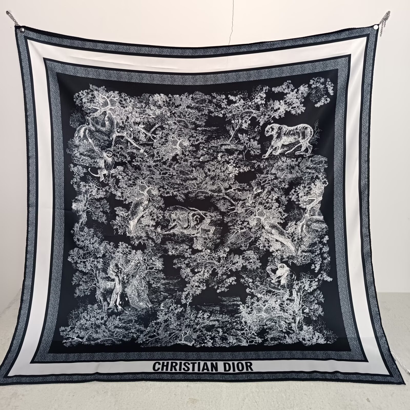 Single-sided square silk scarf