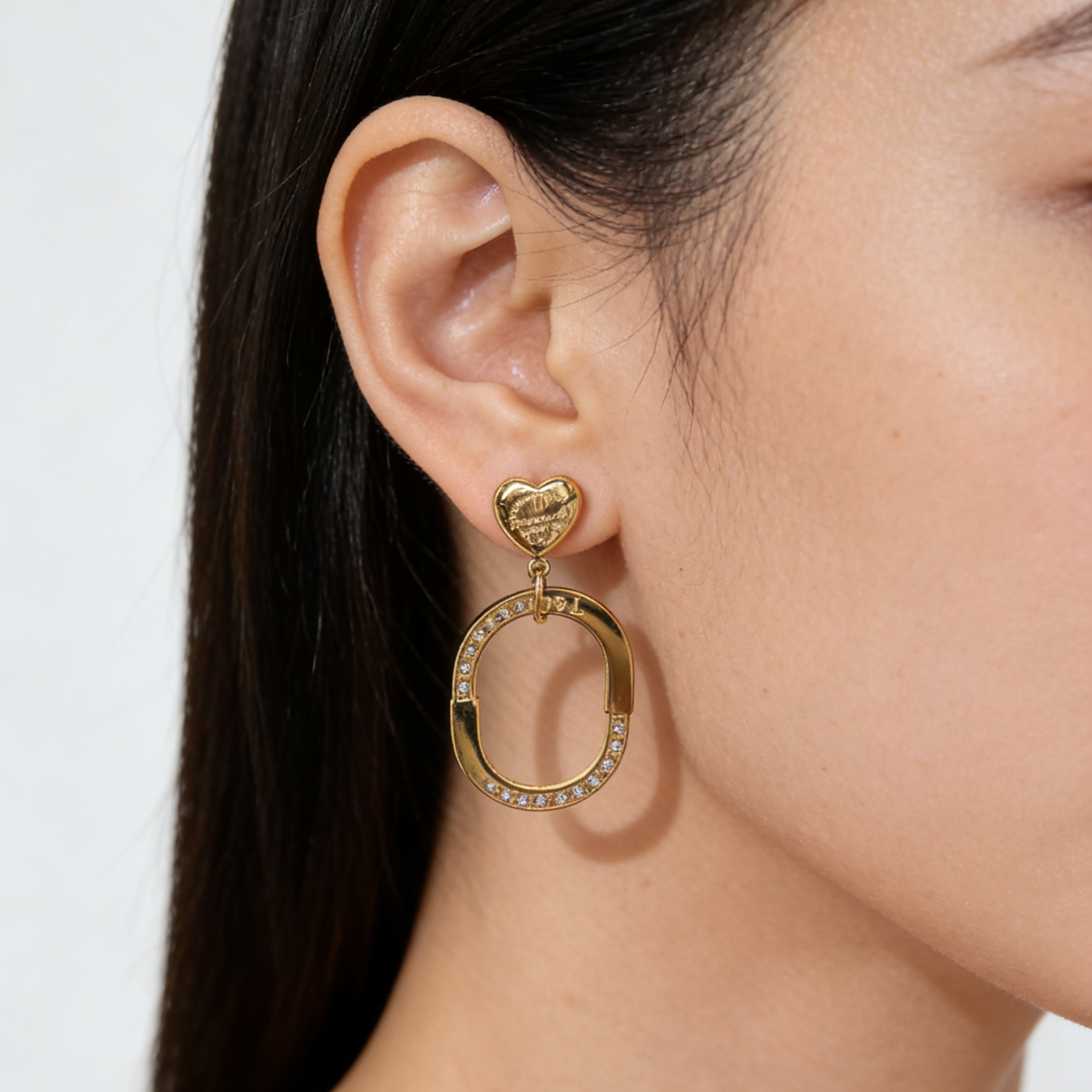 women's light luxury round pendant earrings Titanium Gold Plated Full Diamond Ring Earrings Stylish Elegance High Quality Stud Earrings