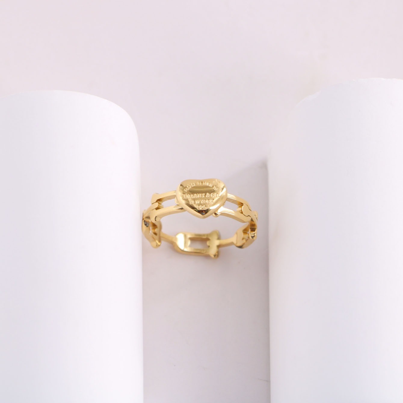 New classic fashion simple three-dimensional printed love horseshoe ring ring women Commuter garnish