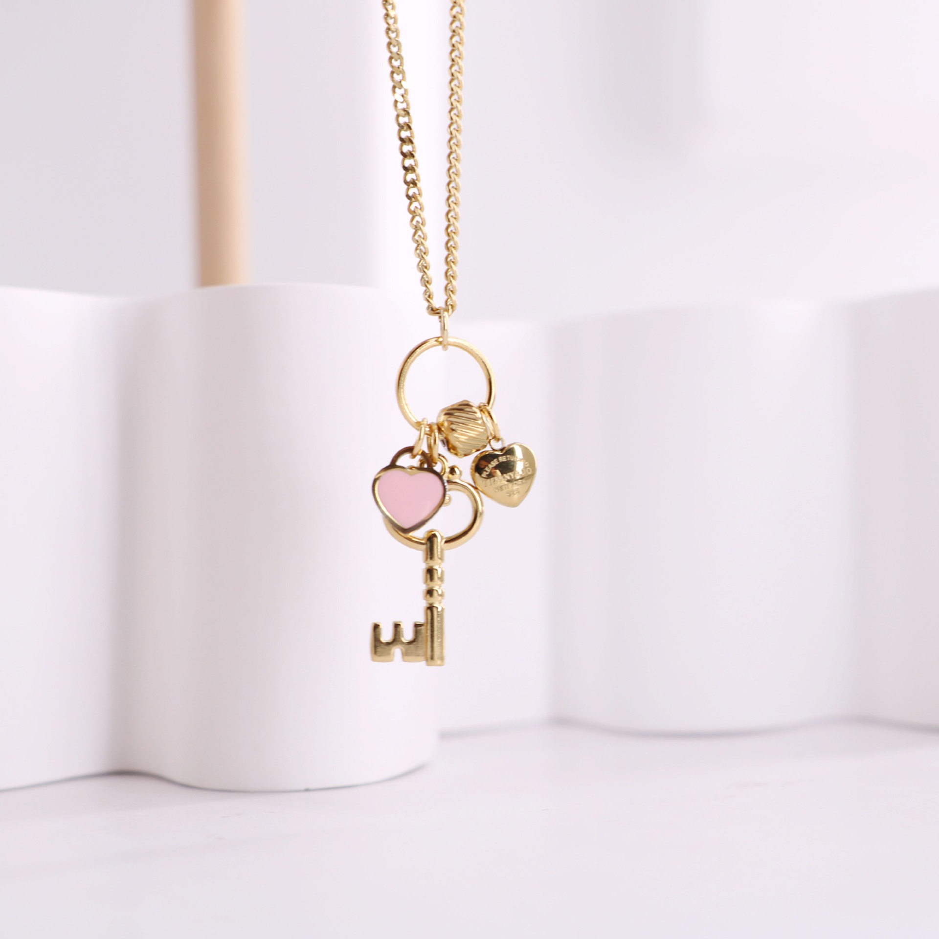 Titanium Steel French Elegant Key Print Drip Love Pendant Necklace Women Stylish and colour-retaining jewelry