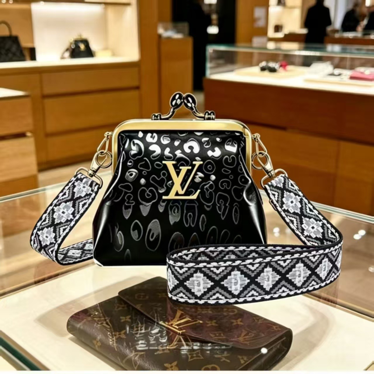 lv Personalized chain bag